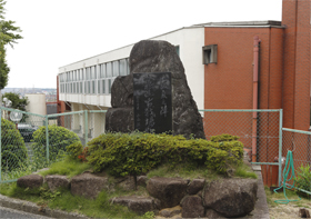 小松山古戦場の碑