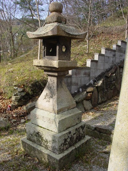 龍王社の石灯籠