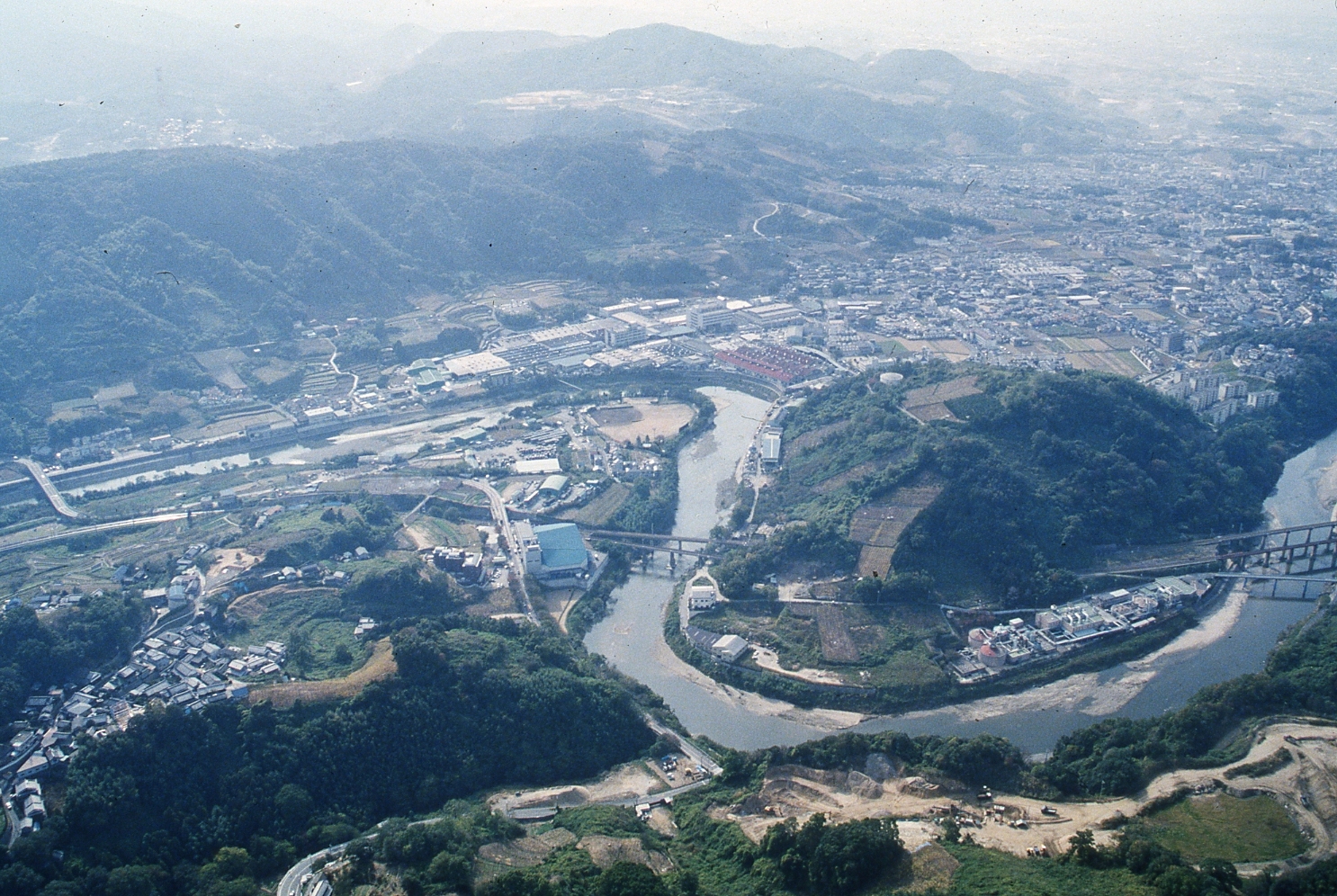 大和川と芝山